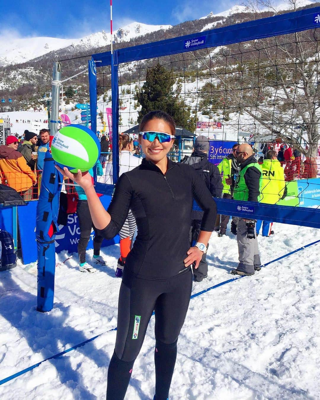 宮川紗麻亜のインスタグラム：「🌻 2月26日(日) スノーバレーボールエキシビションマッチin ZAOに出場します⛄️❄️🏐 会場は宮城県蔵王 みやぎ蔵王えぼしリゾート🌟  スノーバレーボールをやるのは4年ぶり〜 若干不安はありますが…寒さに負けずに頑張ります🥶  蔵王は初めて行く場所なので、とても楽しみ🎶 当日は体験会もありますのでご興味ある皆様、ぜひ会場へお越し下さい！！ サマーに会いたい！でもいいですよ🤣大歓迎❤️ いるか？？いてほしいな〜！  1枚目の写真が4年前に出場した、スノーバレーボールワールドツアーアルゼンチン大会🇦🇷 2.3枚目は今回イベントのポスターです！！！3枚目にスノーバレーボールとは？と簡単に書いてあるのでチェックしてみて下さいね👀  #スノーバレーボール #snowvolleyball #スノーバレー #蔵王 #ZAO #エキシビションマッチ #exhibition #beachvolleyball #ビーチバレーボール #beachvolley #ビーチバレー #volleyball #バレーボール #배구선수 #비치발리볼 #바다 #summermiyagawa #宮川紗麻亜」