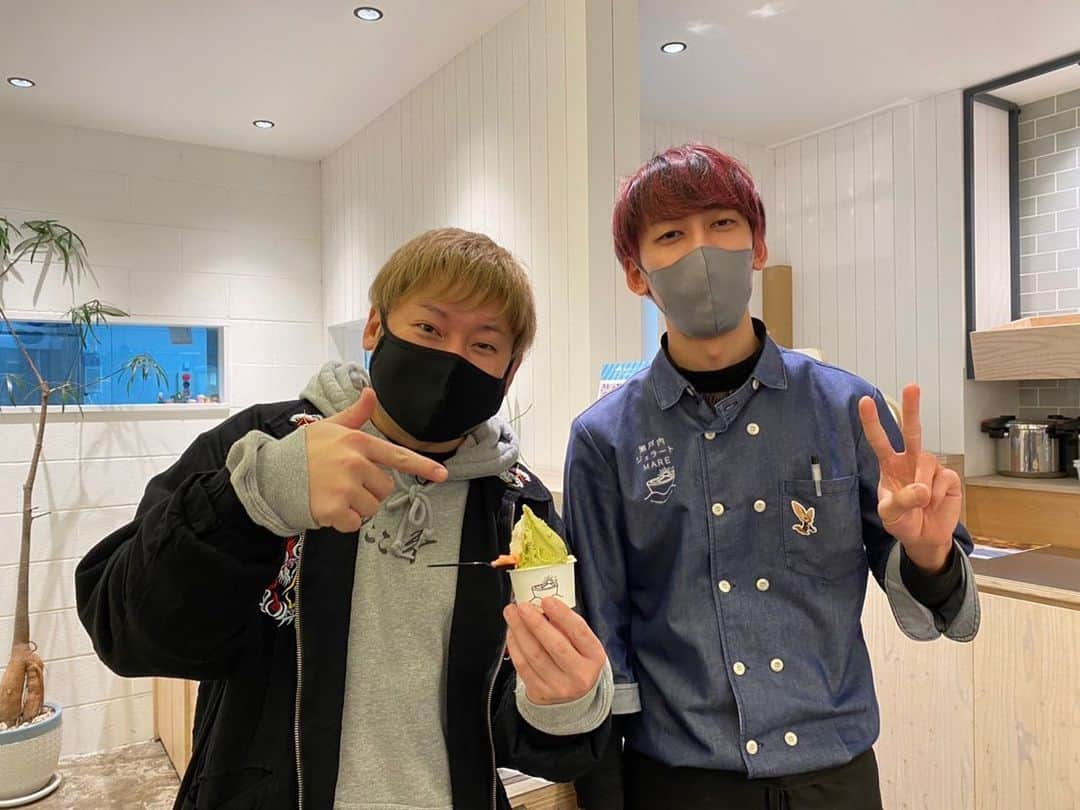 モリスさんのインスタグラム写真 - (モリスInstagram)「FM香川にて「あなぶき興産presents四星球・モリスの商店街ロック探訪」明日開始！ 毎週火曜日17:30頃〜の放送です！ 高松商店街でロックを探す街ぶらラジオ、ぜひ聴いてサヌキロックまで気分を高めよう！ とりあえず出会った商店街の人達はもれなく全員濃かった！ #FM香川 #あなぶき興産 #sanukirockcolosseum  #サヌキロック #サヌキロックコロシアム #joyuclub  #香川 #高松 #商店街 #常磐町 #南新町 #田町 #3町ドーム  #ロック #商店街ロック探訪 #商店街でロックを探訪 #無理難題 #しかもラジオなのに街ブラ #商店街の人全員濃い #アルファステイツ南新町タワーレジデンス  #住みたい #絶対住みたい #よろしくお願いします」2月20日 19時11分 - surimooo