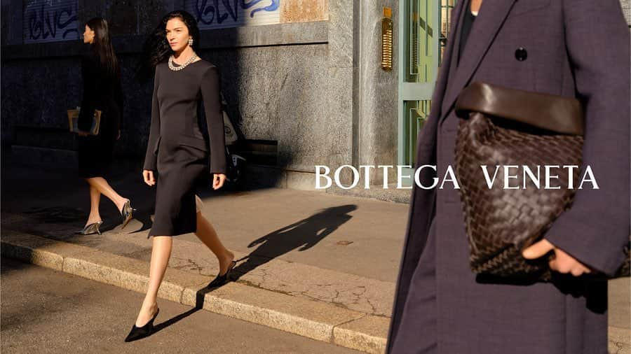 マリアカルラ・ボスコーノのインスタグラム：「🩸 OBSESSED 🩸 Bottega Veneta SS 23 by @matthieu_blazy my forever inspiration 🤍🥀✨ Paul Graham @pierredebusschere  @alastairmckimm @massimiliano_bomba @duffy_duffy @hiromi_ueda @bitton」