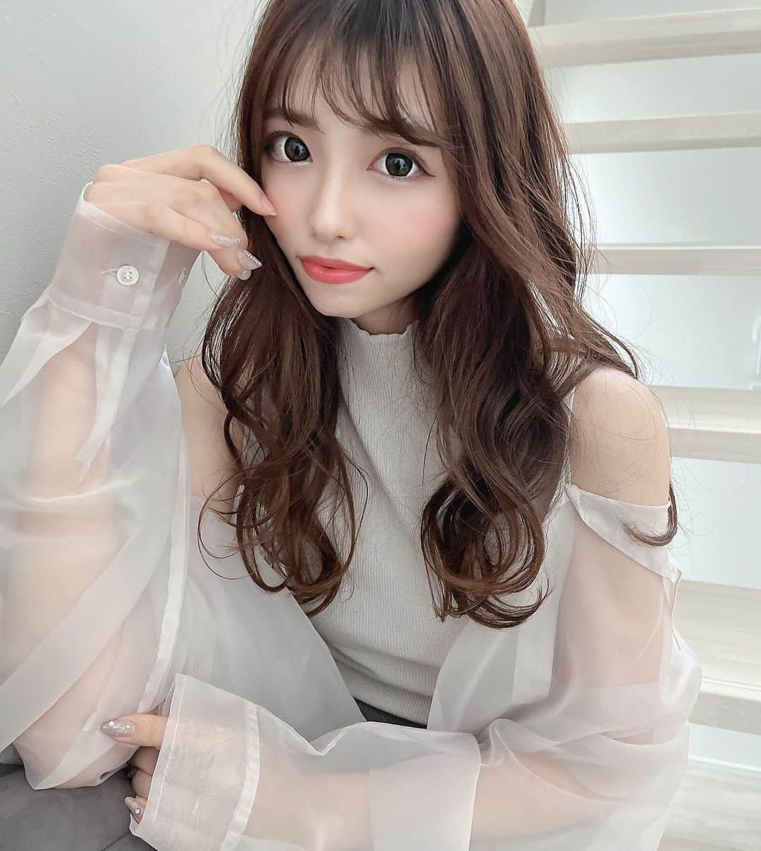 のインスタグラム：「*** こういう寒そうな服って 可愛いよね🙃♡← * * * #撮影 #ヘアアレンジ #ヘアスタイル #韓国ファッション #シースルーバング #ぱっつん前髪 #フリーモデル #撮影モデル #サロンモデル #サロンモデル名古屋 #ワンホン #ゆるふわ巻き #淡色女子 #ヘアカラー #浮遊感 #美容室 #サロモ #韓国風ヘア #名古屋サロンモデル #自然光 #インフルエンサー #透明感 #ヘアカタログ #サロンスタイル #名古屋サロモ #韓国ヘア #ままコーデ #ロングヘア #くびれ巻き #プチプラコーデ」