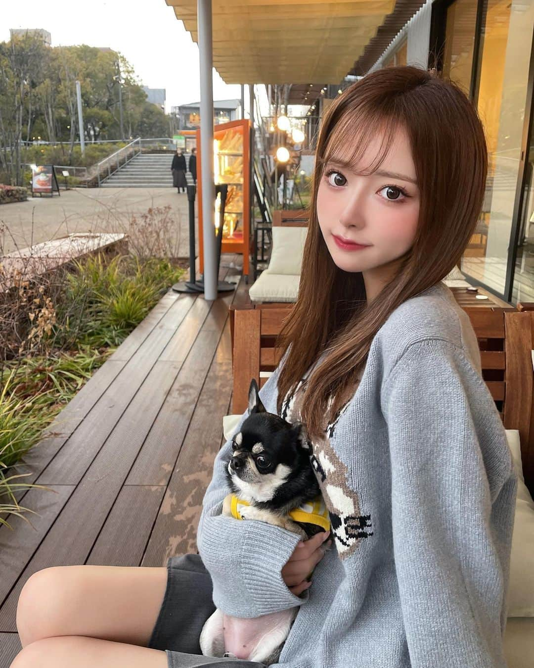 まやのインスタグラム：「. 私の相棒おまめさん🐶🤍」