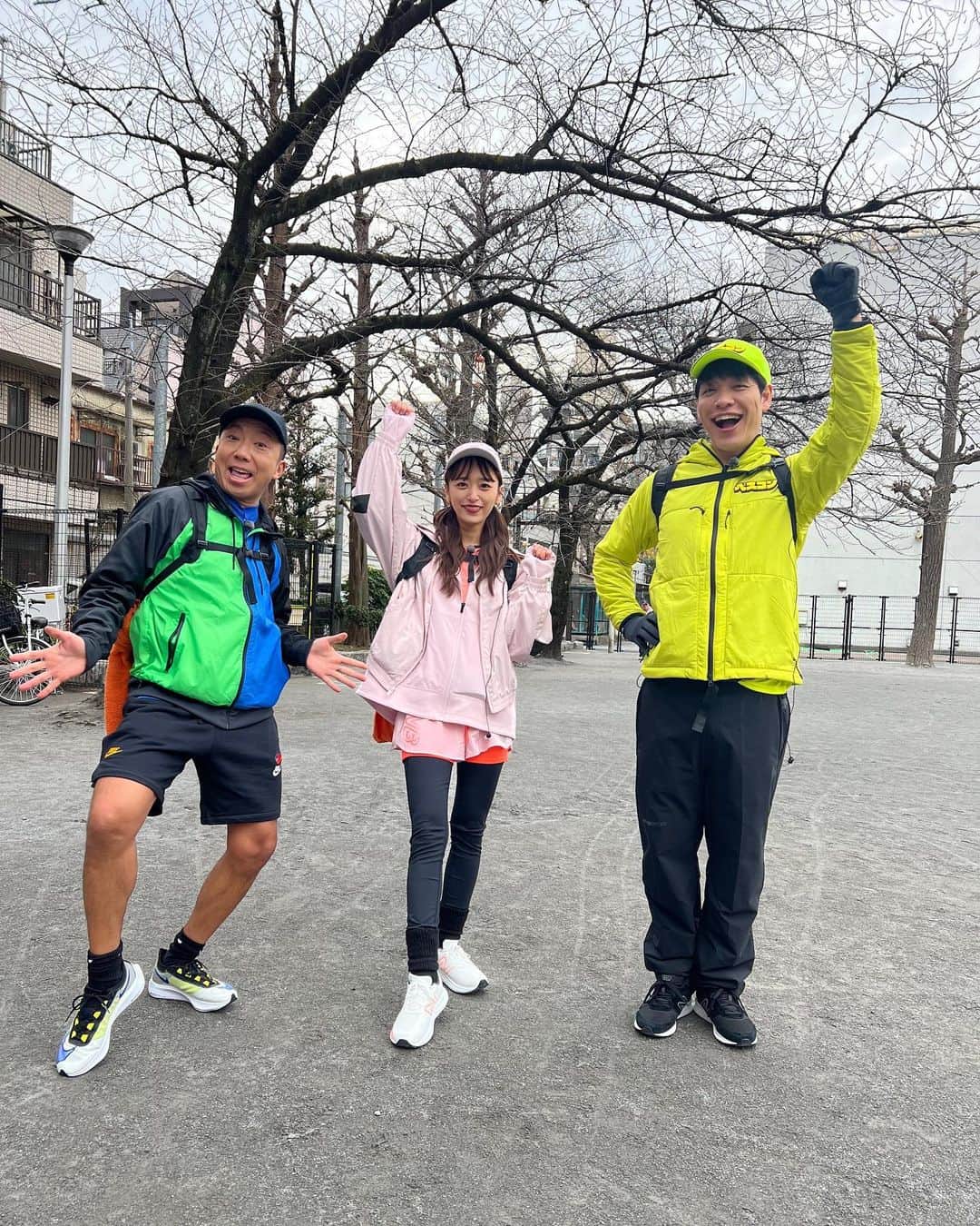 近藤千尋のインスタグラム：「今週、ベスコングルメ オンエアです☺️📺🍣✨  歩きながら、色々なお話をさせて頂いたり 色んなお店のダクトの香りを嗅いだり、、笑 そして最後には美味しいビールにお寿司… なんて贅沢なひと時なんだ…🤤 初めましての市川猿之助さんと 川島先生と一緒に6.2キロ歩きました🚶‍♀️🍺  終わったころにはお酒でほろ酔い、 ３人ともカメラを忘れてとっても仲良し📷笑  是非ご覧ください❤️  #近藤千尋衣装  all @newbalance」