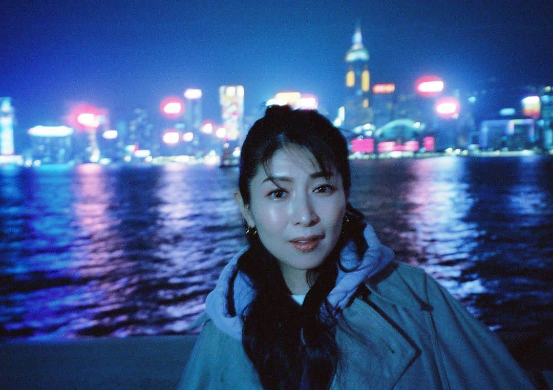 茅原実里のインスタグラム：「100万ドルの夜景🌃  #香港 #ビクトリアハーバー  #100万ドルの夜景 #フィルム #フィルム写真 #フィルムカメラ」