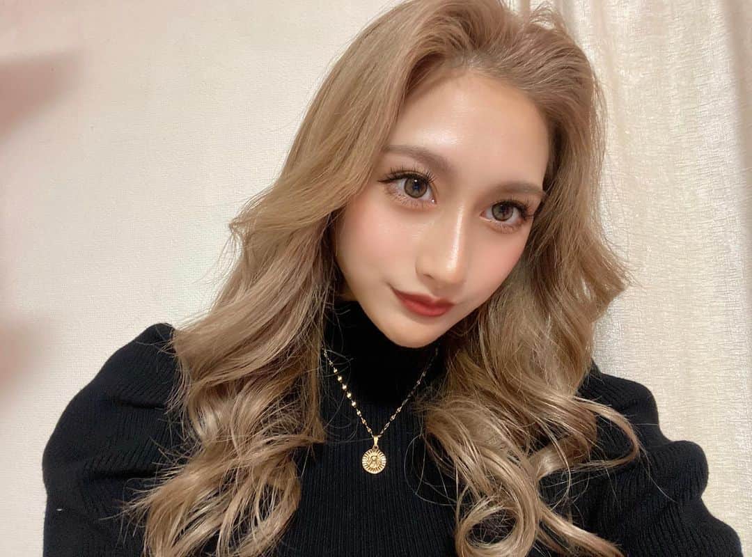 RISAのインスタグラム：「👩🏼🖤」
