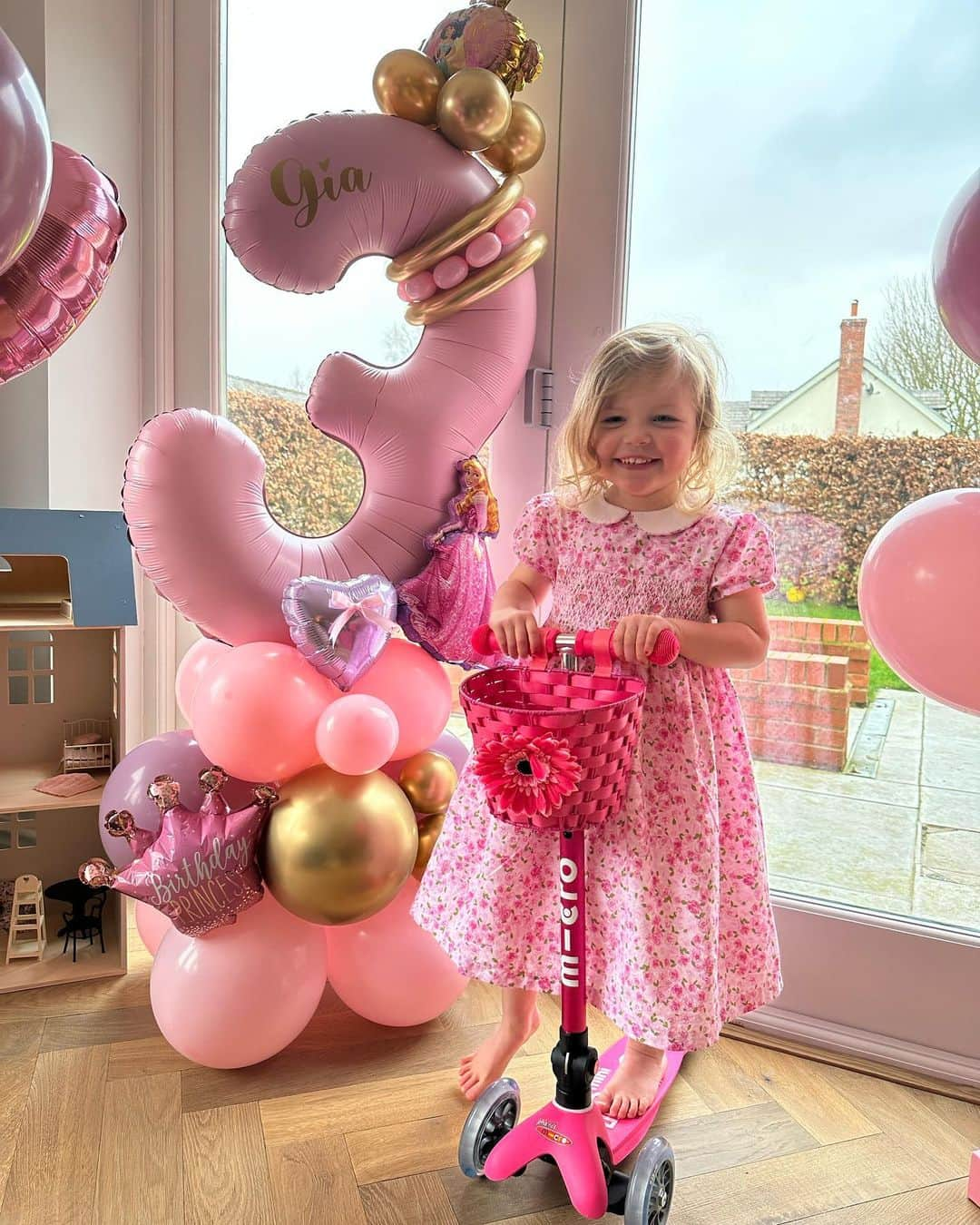 マーティン・ケリーのインスタグラム：「Happy 3rd birthday to our little princess  Gia 💓🎉🎁💌   @katherinewhelan19」