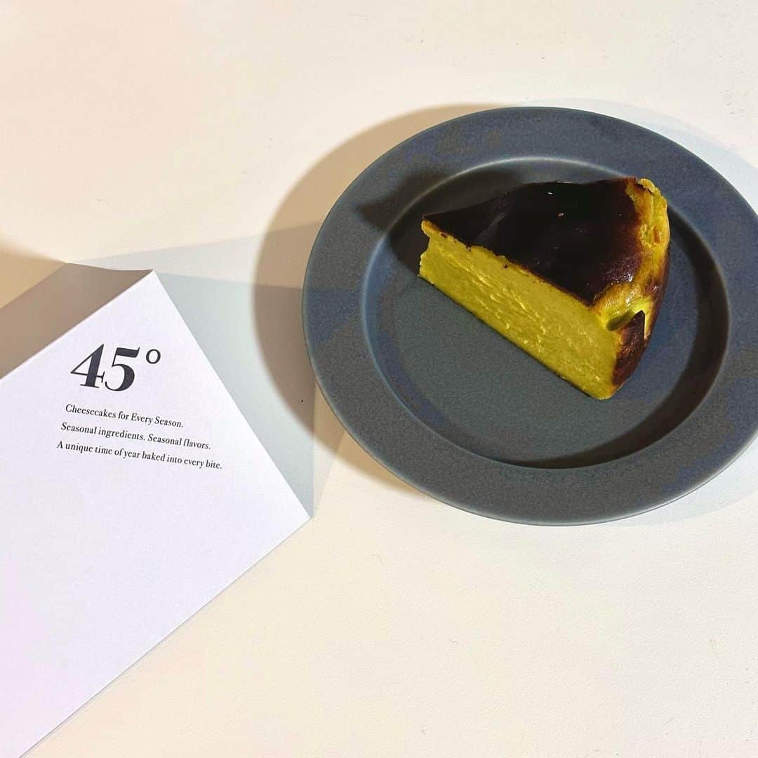大西遥香のインスタグラム：「.  #45cheesecake #cheesecake  #bakedcheesecake  #pistachio   #チーズケーキ #チーズケーキ専門店 #新潟デザート #新潟 #niigata」