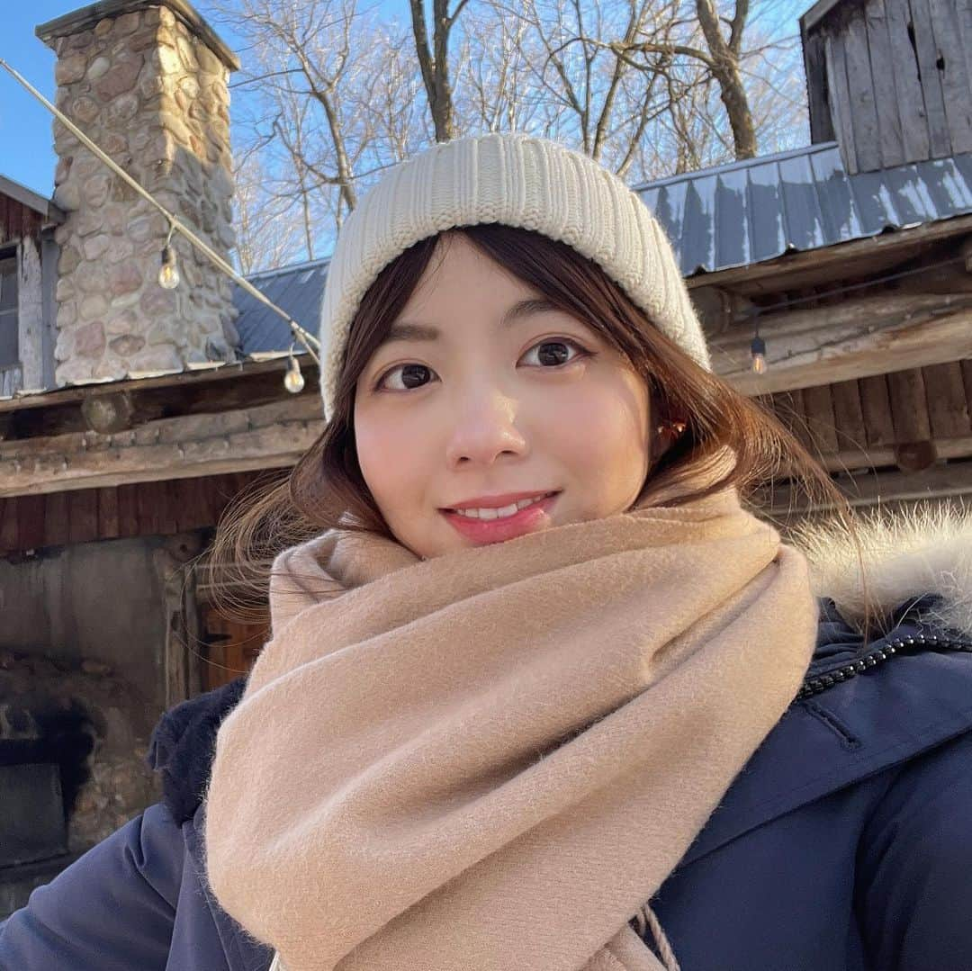 佐藤真知子のインスタグラム：「🇨🇦  先日の目がテンで放送された通り、 昨年12月にカナダへ行ってきました🍁  海外取材は2018年のガラパゴス以来！  真冬の−8℃の中、 鼻を真っ赤にしながらも、 国際会議COP15や伝統的なメープルシロップ作りを行う農家など、 貴重な経験を沢山させてもらいました☺️  国は違えど、 自然を敬う気持ちや、 独自の文化を生かしながら生活を営む人の姿は同じだと、 様々な国の方々と言葉を交わす中で感じました。  Nature positive  私達にできることをひとつずつ丁寧に🌱  #所さんの目がテン  #megaten #canada#cop15montreal  #maplesyrup」