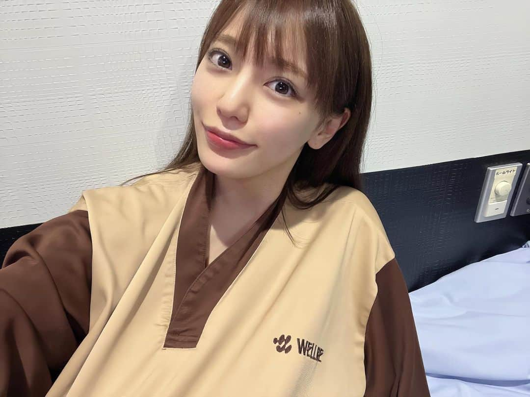 大島みづきさんのインスタグラム写真 - (大島みづきInstagram)「全然フィード投稿してないけど、今回は記録✍️  🌟ウェルビー名駅 レディースウィークF🌟  名駅、そのうちいつか行こうと思ってて 気づいたらもう3月末で閉館だった😭 って事で、久しぶりの名古屋🚅  今回はウェルビー名駅に宿泊🏨 そしてウィスキング🌿🌿 どうしてもダブルで堪能してしたくて、、なんとか枠ゲット💫  ウェルビーでのウィスキングは初🌿 今回の担当はLisaさん💗(普段はサウナラボ栄にいるみたいです) 丁重にカウンセリングをしていただき、普段よりも特別？🤫なスクラブやらクレイパック、最後に頂けるハーブティーを決めて 森のサウナを貸し切って施術🍃 約45〜50分、休憩しながら…最高！ 水風呂入ってから最後は休憩するところ移動して、包まれながらお逝きになりました👼🏻🌀💫笑 ウィスキングはやっぱり施術者によって、全然違うなぁって🫧 Lisaさんのウィスキングとてもリラックス出来た♡ 今度はラボで是非お願いしたい！！  今回の宿泊は12名✨のみだったので、サウナも贅沢に堪能🥺🥺🥺 宿泊者限定のWATアウフグースもよかった✌🏻 今年のACJがとっても楽しみです😌  朝食も男性サウナ施設とは思えない可愛さ💗 スタッフさんみんなありがとう〜〜😭♥️  なくなっちゃうのが寂しいなぁ🥲 あとは今池に行けたら、ウェルビーコンプリート🦒  #サ活 #サウナ #サ道 #サ旅 #サ飯 #熱波 #温泉 #サウナー #サウナ女子 #サウナー女子 #ロウリュ #サウナガール #サウナイキタイ #sauna #saunner #saunagirl #🧖🏻‍♀ #ウィスキング #saunalab #wellbe #wellbemeieki #ウェルビー #ウェルビー名駅 #ウェルビーレディースデー #ウェルビー名駅レディースデー #名古屋サウナ #愛知サウナ」2月20日 20時54分 - mizukiss56