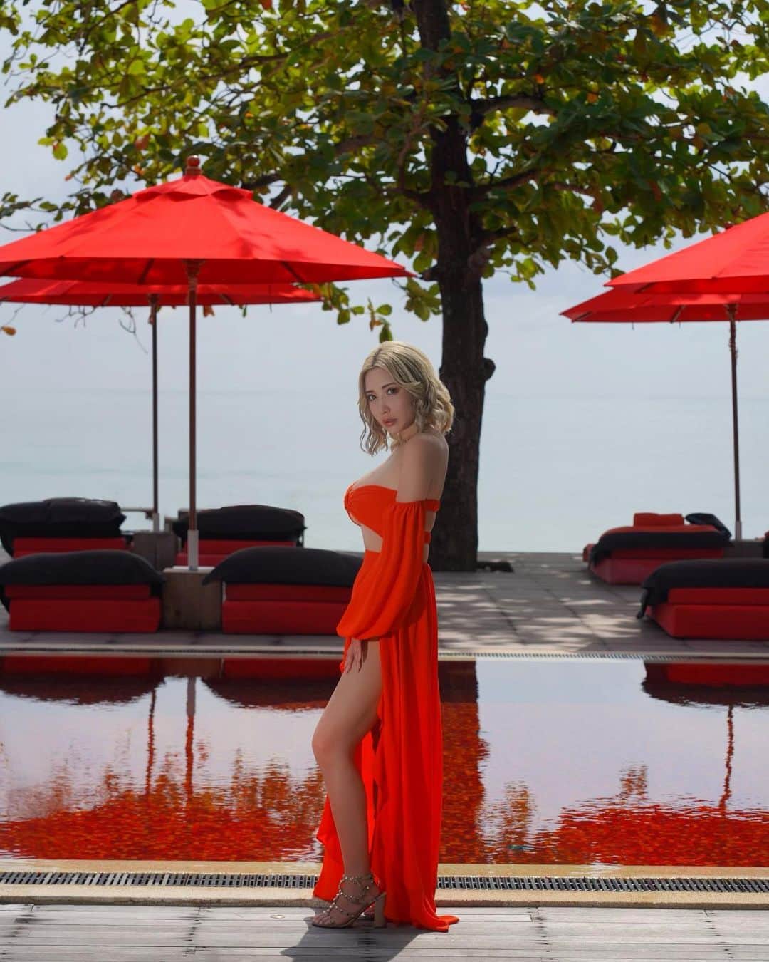 桃瀬とものインスタグラム：「🥀REDPOOL🥀 #thelibrary #samui #thai #サムイ島 #タイ」