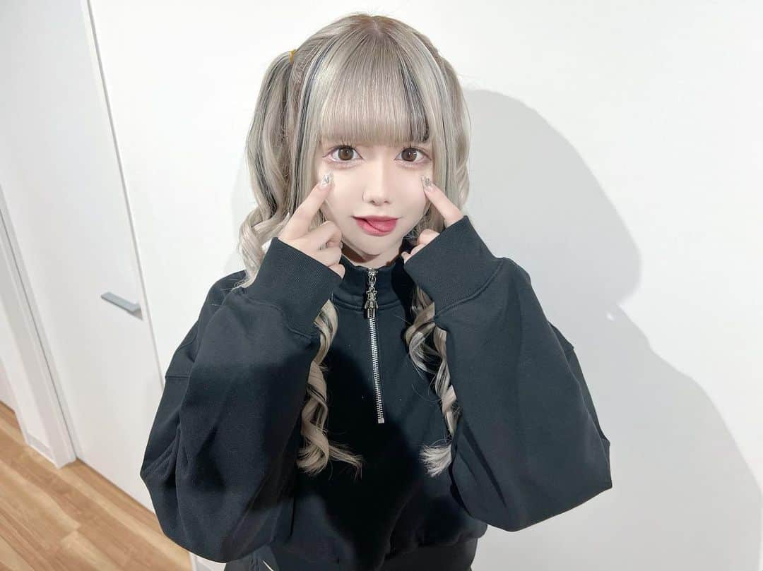 のインスタグラム：「あっかんべー」