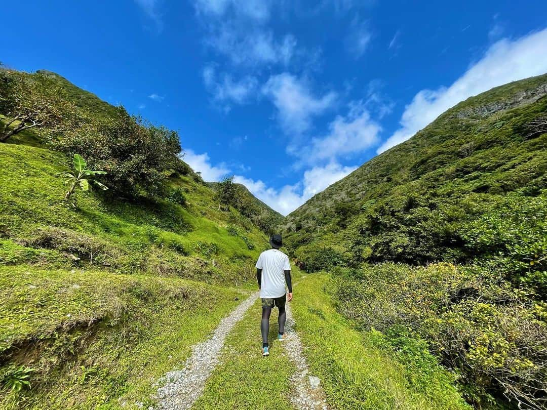 安藝正俊さんのインスタグラム写真 - (安藝正俊Instagram)「こういう沖縄の楽しみ方も ありよね🏔  休日はこんな日々です👍  海も山も川も制覇したる😆🙌  ※ここの入り口超分かりずらいから 知りたい人はDMください  《着用サングラス》 @zeque_by_zeal  Juno : BROWN DEMI / TRUE VIEW  #沖縄#沖縄移住#沖縄好き#沖縄好きな人と繋がりたい#休日の過ごし方#山登り#登山#偏光サングラス#グラスコード#okinawa#okinawalife#okinawatrip」2月20日 21時04分 - akimasa_okinawa