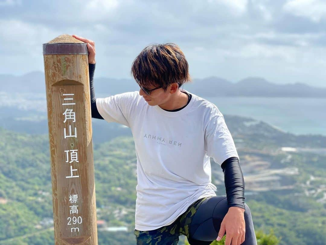 安藝正俊さんのインスタグラム写真 - (安藝正俊Instagram)「こういう沖縄の楽しみ方も ありよね🏔  休日はこんな日々です👍  海も山も川も制覇したる😆🙌  ※ここの入り口超分かりずらいから 知りたい人はDMください  《着用サングラス》 @zeque_by_zeal  Juno : BROWN DEMI / TRUE VIEW  #沖縄#沖縄移住#沖縄好き#沖縄好きな人と繋がりたい#休日の過ごし方#山登り#登山#偏光サングラス#グラスコード#okinawa#okinawalife#okinawatrip」2月20日 21時04分 - akimasa_okinawa