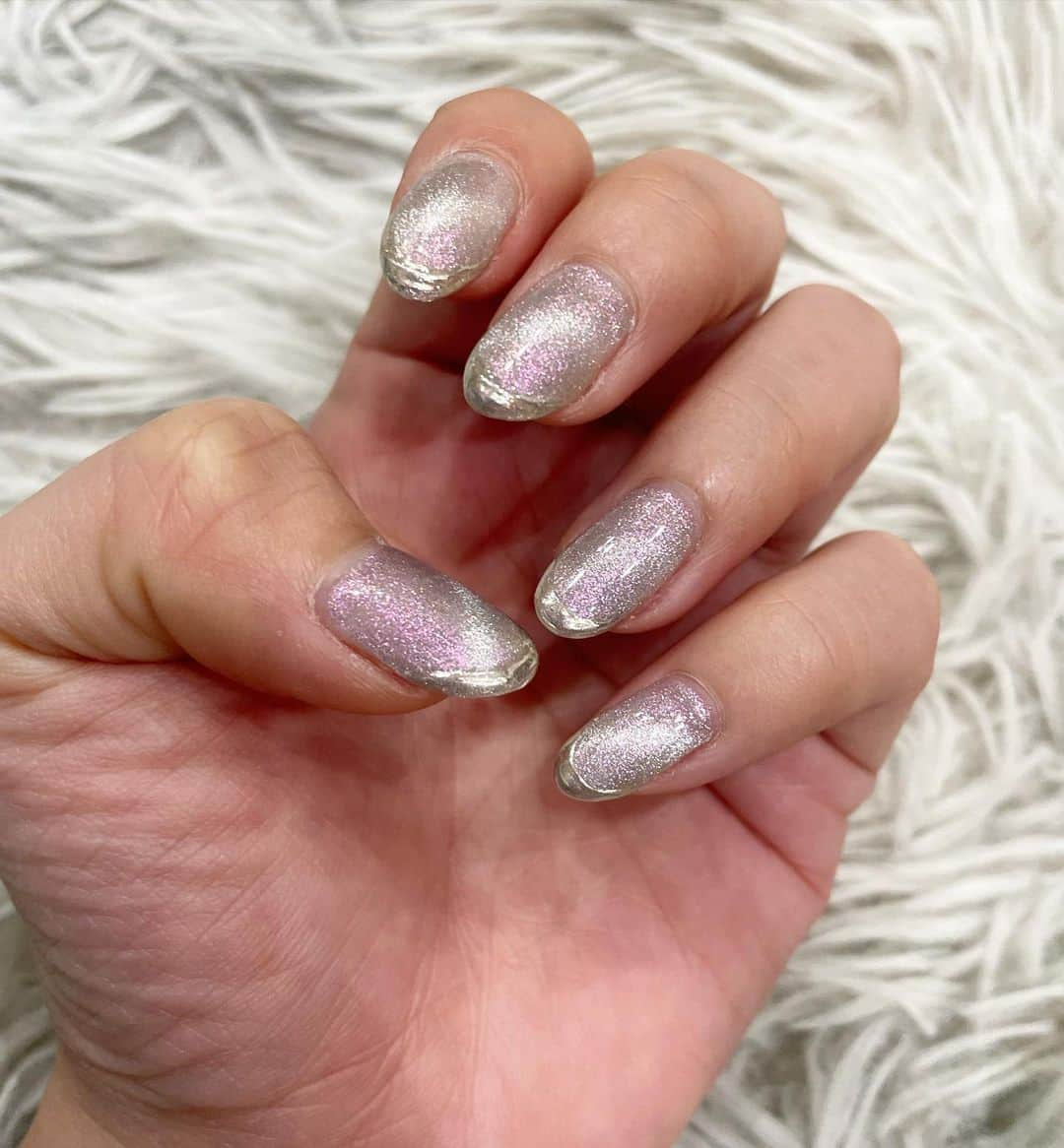 Rieco Iwaiのインスタグラム：「ネイルホワイトにしました🌸❤️  #nail」