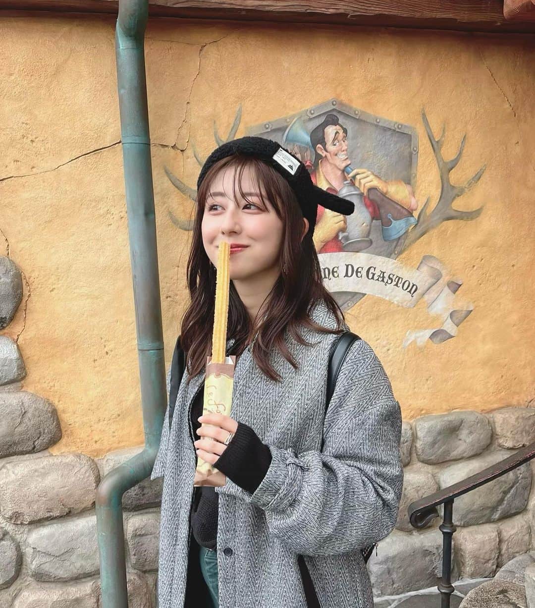 のインスタグラム：「久しぶりにテーマパーク娘してきました🏰 . ちゃんと帽子も、見えていないけどイヤリングも、夢の国仕様です🤭🫶 . . #3ヶ月 ぶり #私的には #期間 #空きすぎ #珍しい #やっぱり #楽しかった . . #斎藤ちはる#テレビ朝日アナウンサー#テレビ朝日#テレ朝#アナウンサー#ディズニー#ディズニー好き#ディズニーランド#ランド#チュロス#ミッキー#帽子#イヤリング#休日#お休みの日#私服#テーマパーク#夢の国」