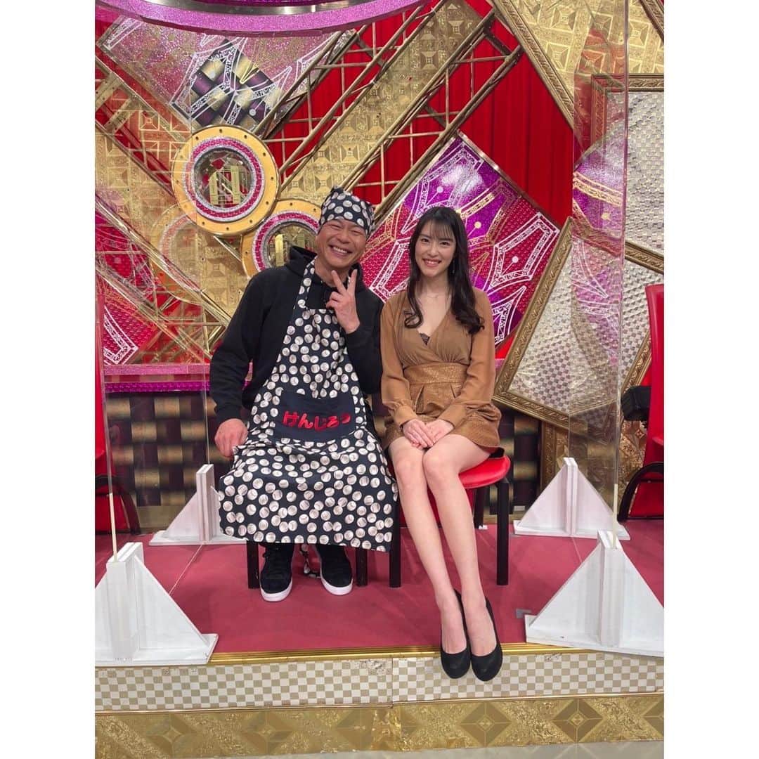 川崎琴之のインスタグラム：「親子で✨  エプロンのデザインはちょっとふざけちゃいました笑 ・ ・ #有吉ゼミ #親子」
