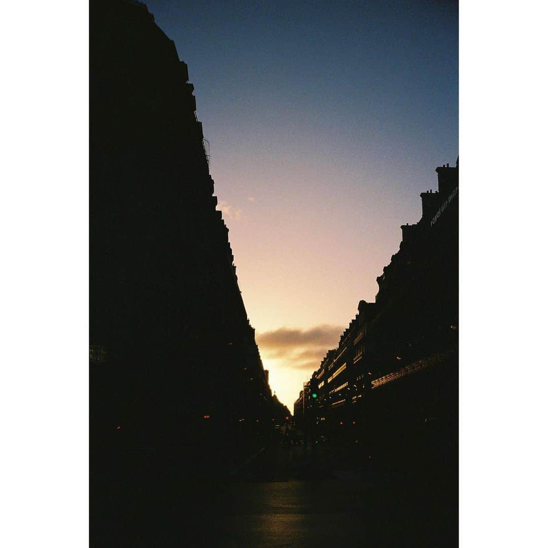和田颯さんのインスタグラム写真 - (和田颯Instagram)「. パリの思い出🇫🇷 また必ず来よう これは我ながら良く撮れた😌 #28 #contaxt2」2月20日 21時15分 - da_ice_hayate_wada