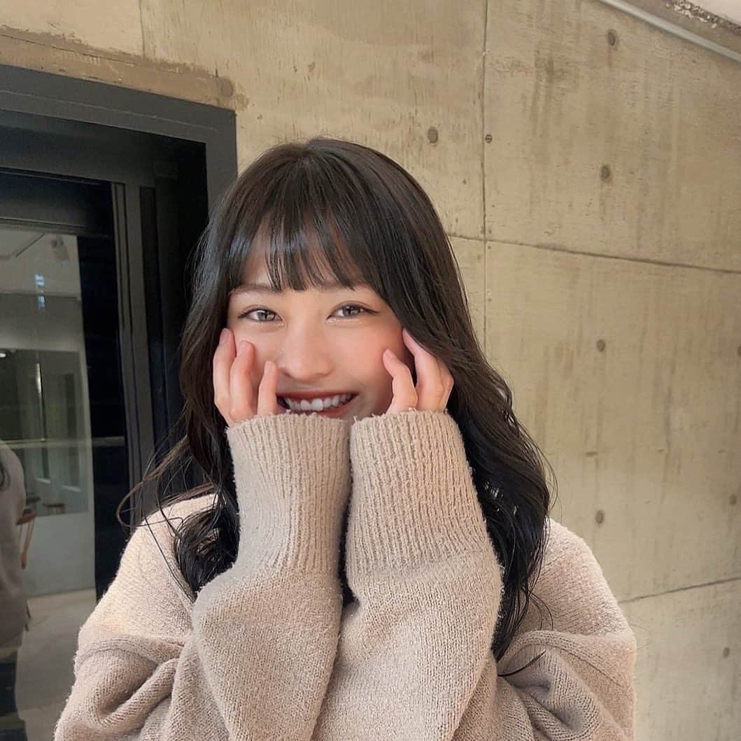 西本ヒカルのインスタグラム：「・ 撮影に向けて髪色暗くなりました💇🏻‍♀️📷  いつも素敵にありがとうございます！♡」