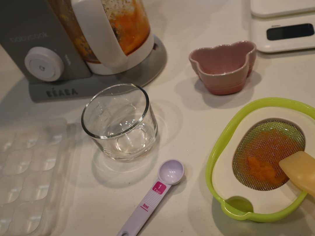 のインスタグラム：「🥕🥕🥕  #離乳食 #5カ月 #永遠に裏ごし」