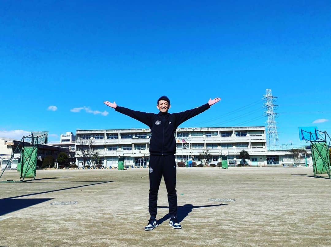 のインスタグラム：「上尾市立上平小学校🏫 卒業してちょうど40年…😅 .  #上尾市立上平小学校 #レバンガ北海道」