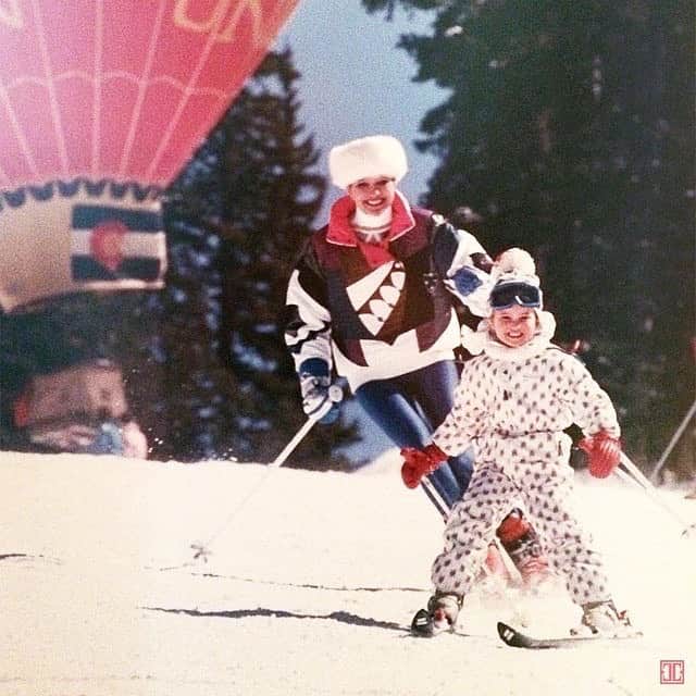 イヴァンカ・トランプのインスタグラム：「Today would have been my mom’s 74th birthday. She was the funniest, smartest  and most glamorous woman I knew. She  lived each minute of her life to the absolute fullest. I miss the joy she brought into our lives and into the lives of so many.   Happy Birthday, Mama ❤ Love you and miss you every day.  xx」
