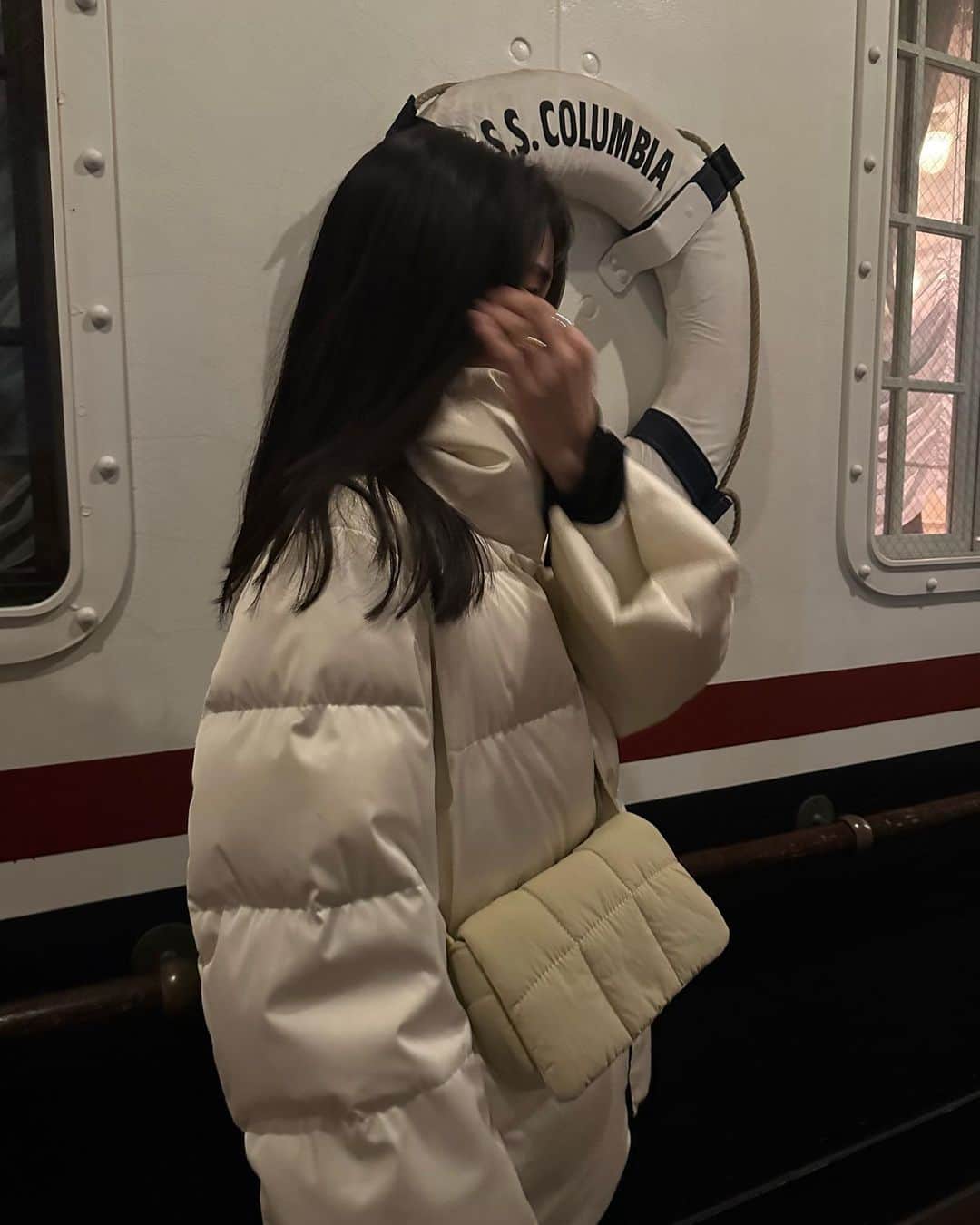 Alisaのインスタグラム：「久しぶりに母が東京に遊びに来たので3人でDisney sea🐭元気に歩けるうちに一緒に行きたくてやっと叶った✨  でもアトラクションで私より叫んで楽しそうにしてる母はまだまだ全然若かった🙇🏻‍♀️笑たまたまタワーオブテラーがアンリミテッドな期間らしくていつもより回数が多くて怖かったんだけどまた乗りたいな〜💭  #disneysea#東京ディズニーシー」
