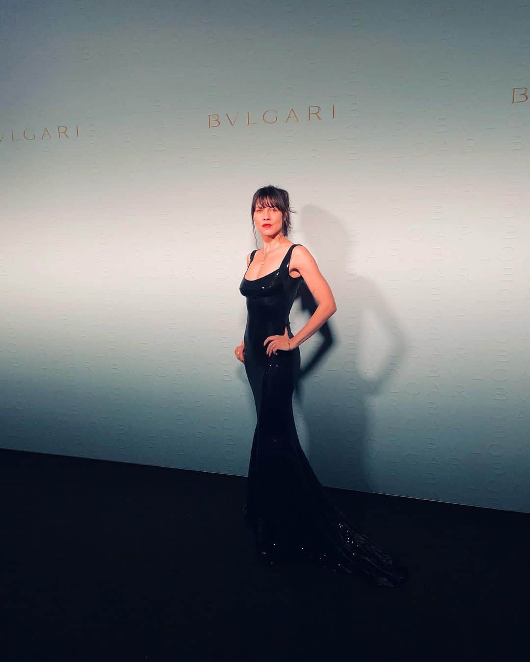 アナ・ウラルさんのインスタグラム写真 - (アナ・ウラルInstagram)「Multifaceted // adamant // diamantine #berlinale2023 #spymaster #bvlgari #film #fashion #romaniandesigner #atubodycouture」2月20日 21時42分 - anaularu