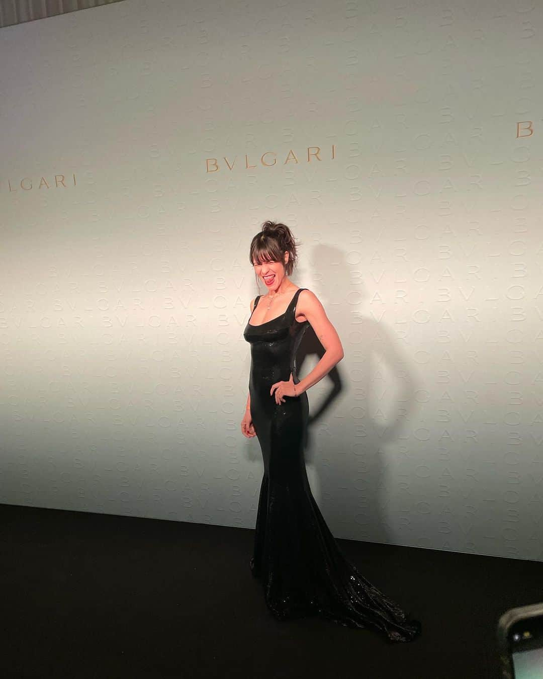 アナ・ウラルさんのインスタグラム写真 - (アナ・ウラルInstagram)「Multifaceted // adamant // diamantine #berlinale2023 #spymaster #bvlgari #film #fashion #romaniandesigner #atubodycouture」2月20日 21時42分 - anaularu