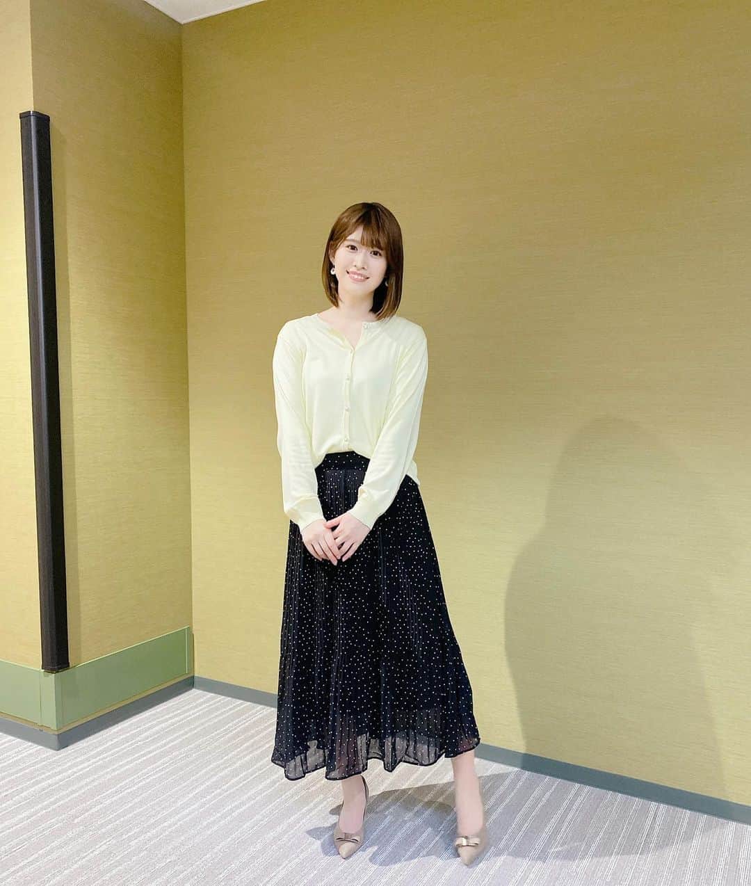 佐藤朱のインスタグラム：「気がつけば2月も残りわずか…😦 今週も乗り越えていきましょう〜！！ #ひるまでウォッチン #アナウンサー衣装 #東北放送」