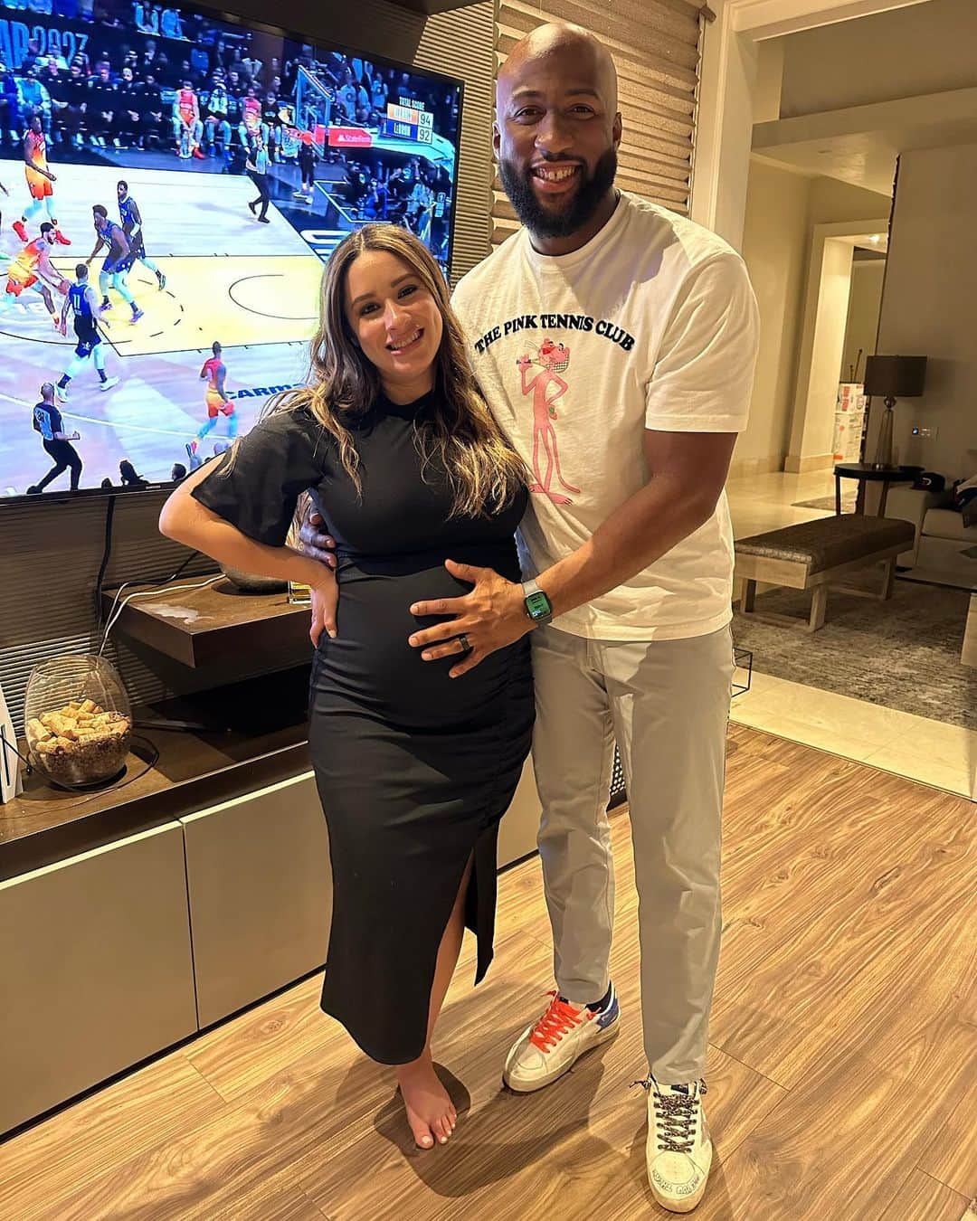 メル・ロハス・ジュニアのインスタグラム：「Besties came to visit with my niece on board! 🤰🏻」