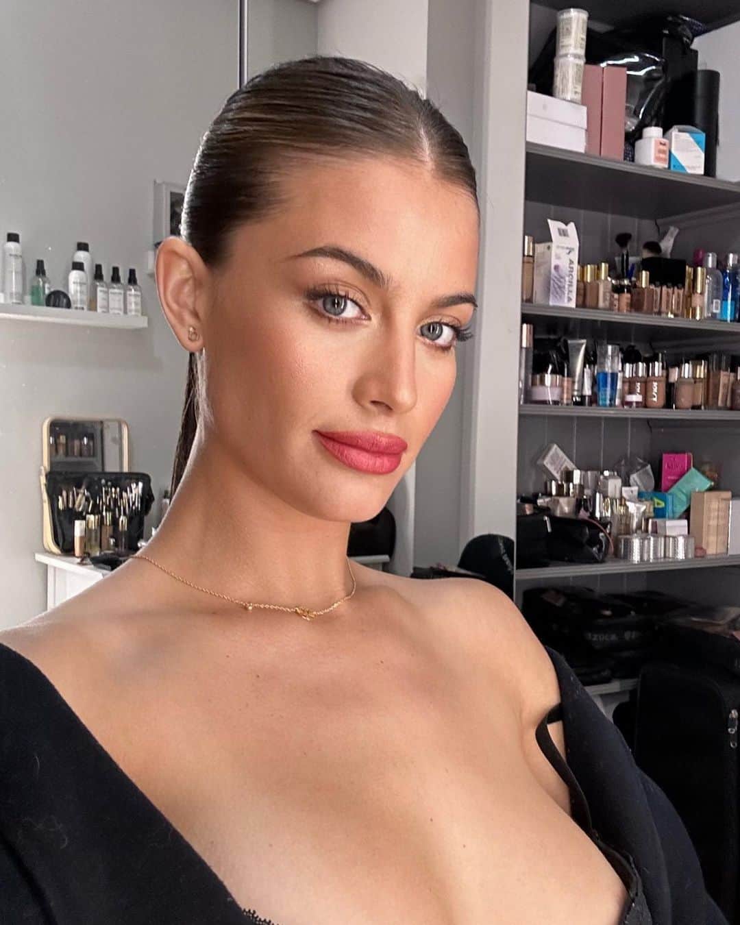 デシレ・コルデロ・フェレールのインスタグラム：「In progress ⏳ #makeup」