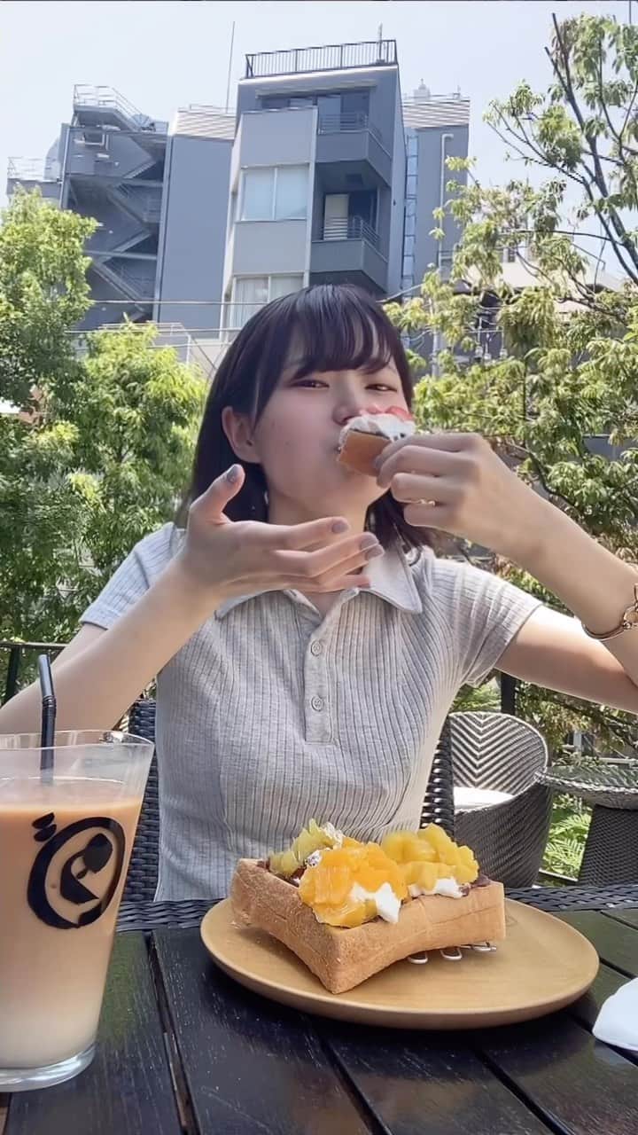 いけちゃんのインスタグラム：「季節感のズレえぐいけど(めっちゃ前に撮ったやつ)、フルーツ食べたいときに良い恵比寿のダカフェ  振り返ってたらまた行きたくなってきた〜 ちなみに私でも友達とカフェに行くときくらいあるかんな！🤔」