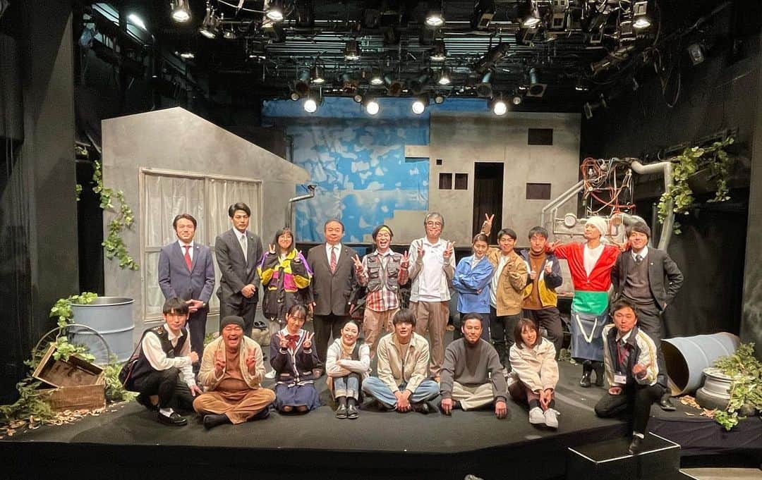 川又咲のインスタグラム：「. . #舞台また明日ね  昨日、全公演終演しました☺︎ 『また明日ね』って尊いです。 いつ何が起きるかなんて誰にも分からなくて、そんな中でも誰1人欠けることなく公演を終えられて本当に嬉しく思います。 . ご来場くださった皆様、応援フラッグで応援してくれた皆様、本当にありがとうございました。 . 今年はまだまだ頑張りますぞっ」