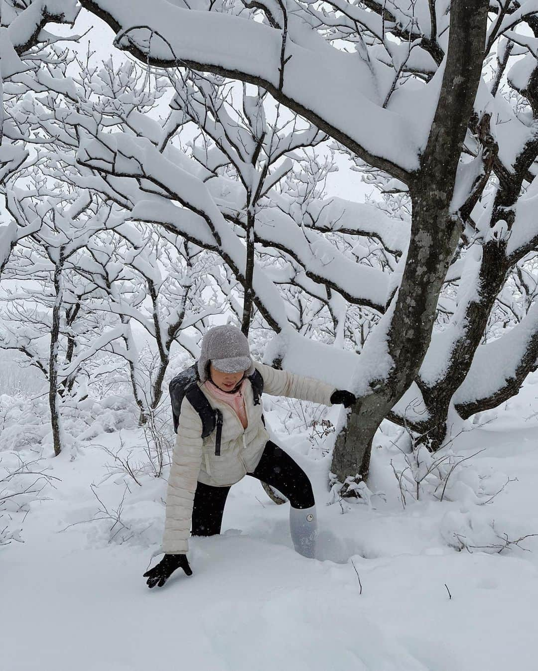 パク・ミンジさんのインスタグラム写真 - (パク・ミンジInstagram)「겨울 근황1. 눈 몰고 다녔음 🏔️☃️❄️」2月20日 22時41分 - miinzzi