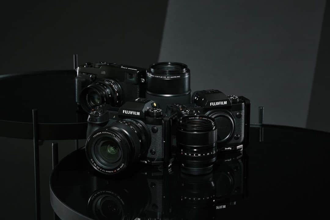 Ryuto Kurokawaのインスタグラム：「FUJIFILM X-H2 & X-Pro3 ニューカメラたち  @fujifilmjp_x  @fujifilm_imaging_jp   #xpro3 #fujifilm #stilllife #camera #retouch #photoshop #xh2」