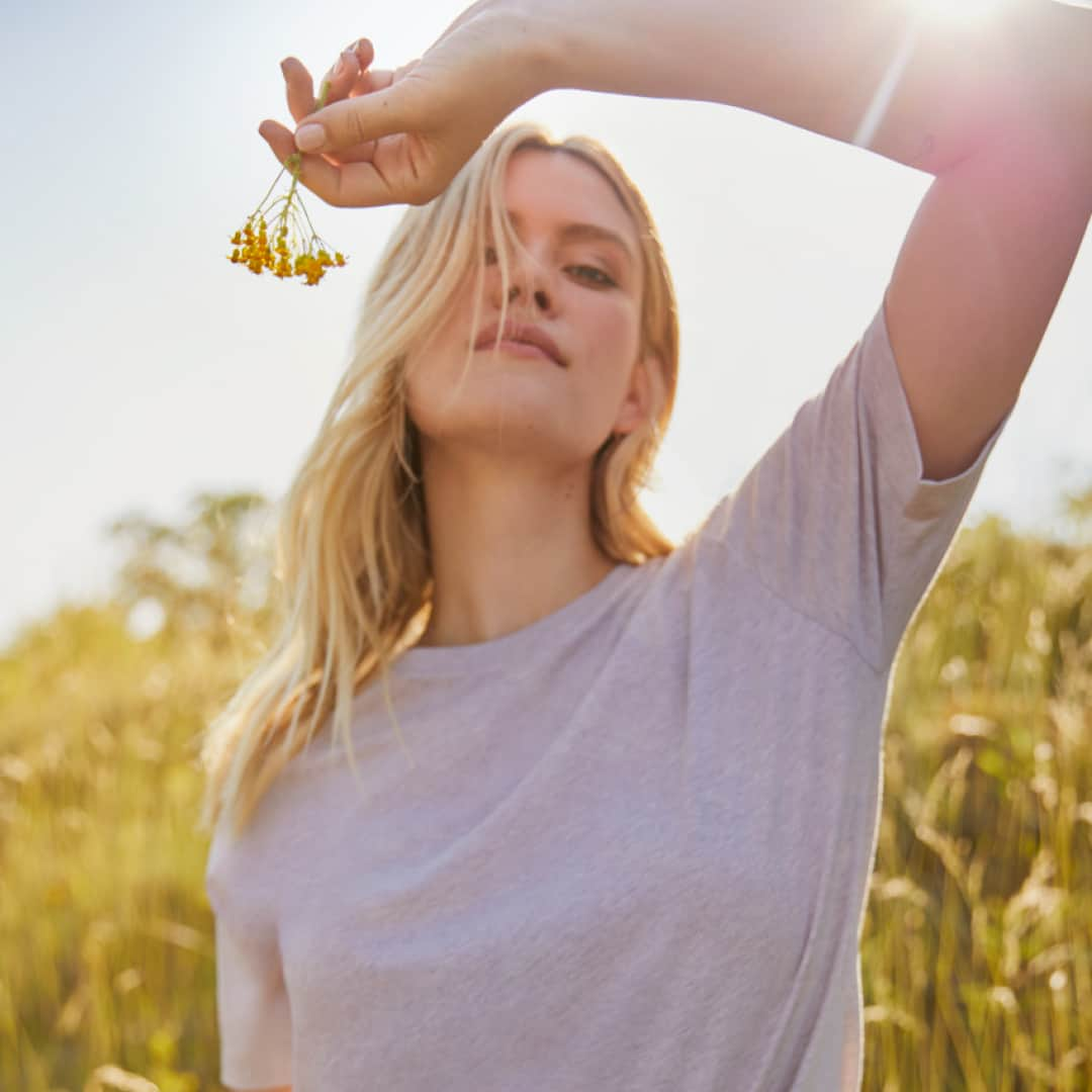 オルタナティブさんのインスタグラム写真 - (オルタナティブInstagram)「Inspired by nature — our Botanical Dye colors are here!」2月20日 23時01分 - alternativeapparel