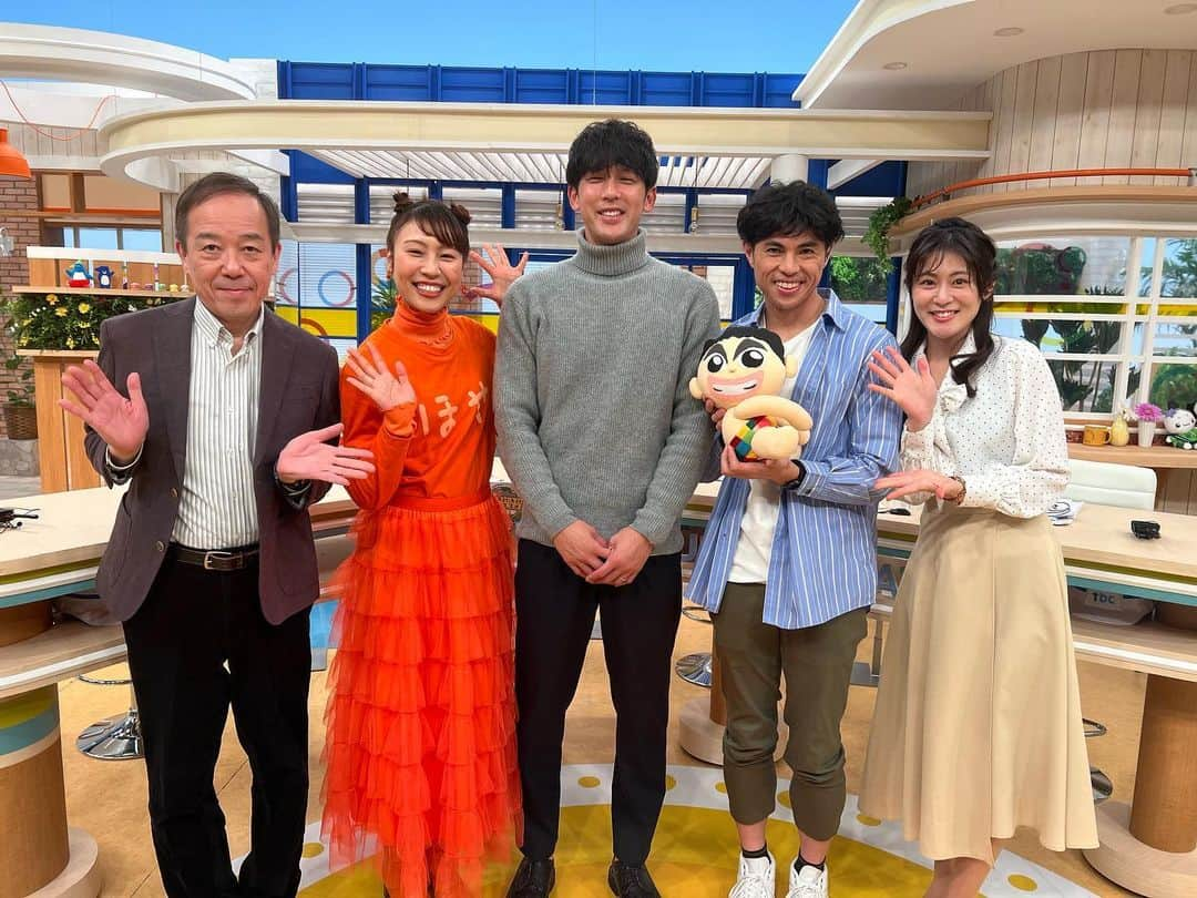 萬代宏樹のインスタグラム：「土曜日のサタデーウォッチン！🥺  みなさん見ていただけましたか！？ スタジオは緊張するけど本当に楽しかったなー🥰 ずっと出ていたかった笑  小島さんに鬼レンチャンの縄跳びで爆笑したの伝えられてよかった😂😂😂  #サタデーウォッチン  #小島よしお さん #龍崎孝 さん #萌江 さん #熊谷望那 アナウンサー #千鳥の鬼レンチャン #和田まんじゅう #爆笑」