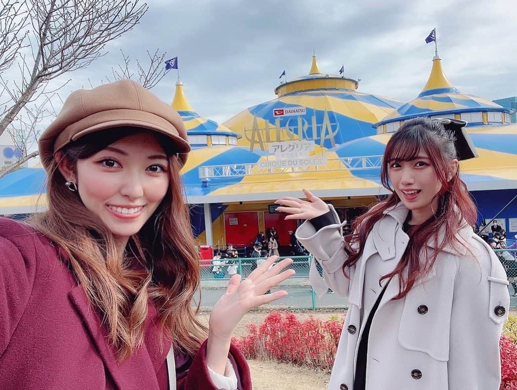 のインスタグラム：「🎪#シルクドゥソレイユ #アレグリア 鑑賞へ🎪  自然とわぁー！とかぴゃー！！とか声が出てしまう迫力満点のパフォーマンスでどの演目も所作が美しくて目が釘付けになりました✨  空中ブランコの余韻が今もすごい🫣🫣  生歌唱と生演奏も素敵でアレグリアの世界観を 存分に楽しめた〜🧳❄️  #cirquedusoleil #alegria #circus #長野せりな  #橘ゆりか #お台場 #ダイハツアレグリア #アレグリア体験」