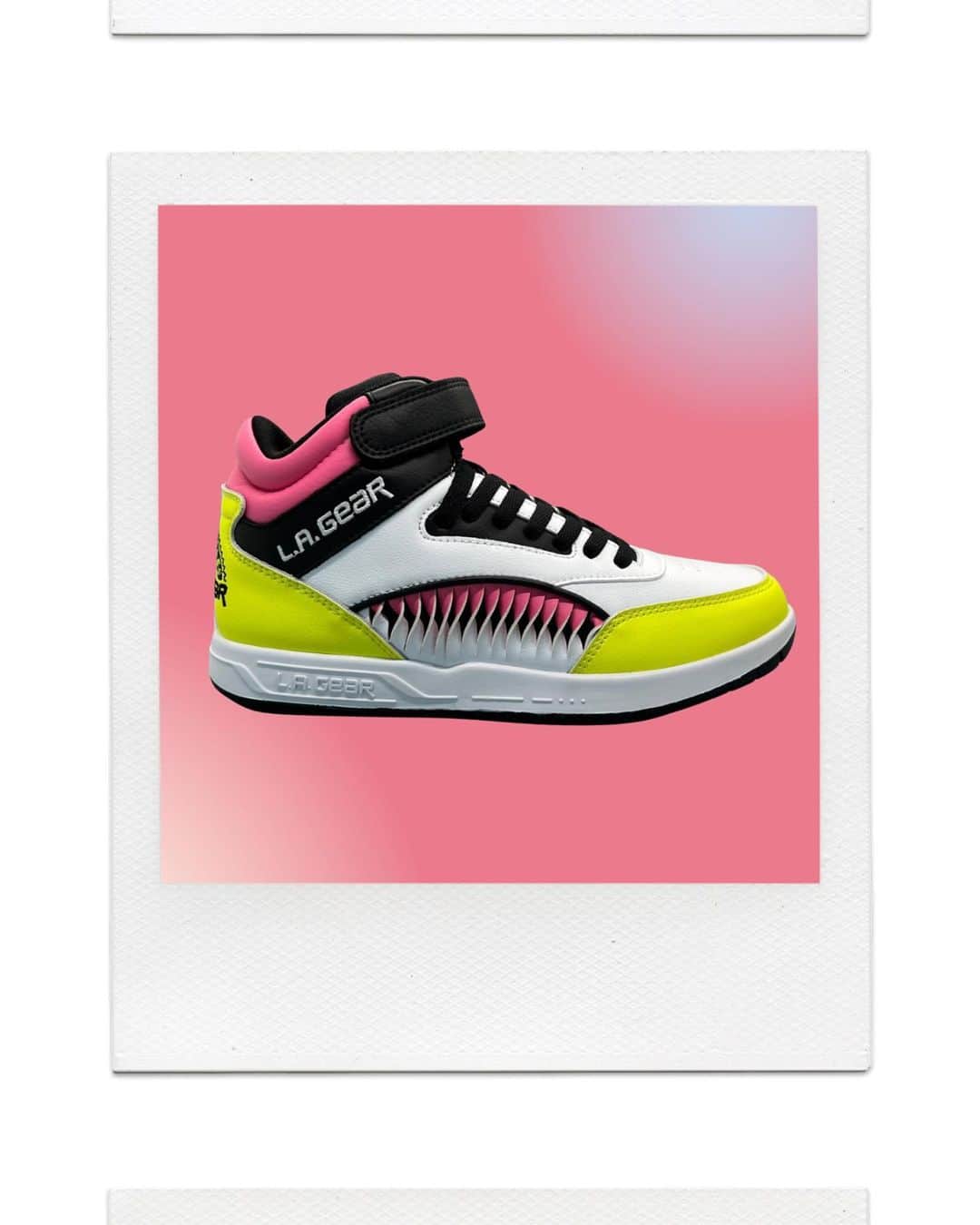 LAギアのインスタグラム：「NEW💥BLACK x PINK x LIME • LA Gear x OFFLINE by Aerie's Exclusive Collaboration - the reimagined Flame - once famed as the SharkFin or SharkSkin in the '80s and '90s - a must-have style staple.   At ae.com and select stores.  #LAGear #LAGearStyle」