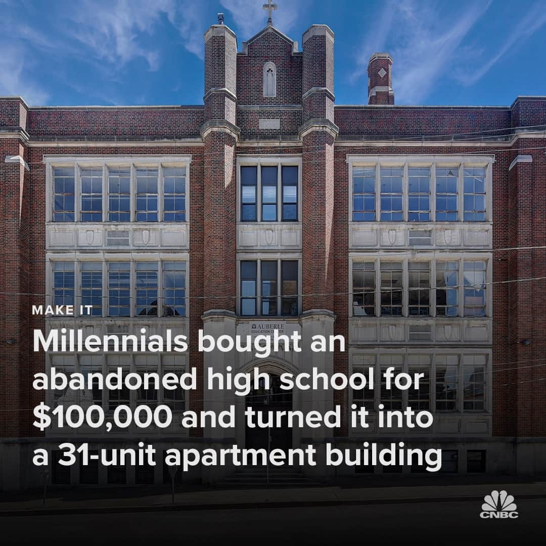 CNBCのインスタグラム：「When an abandoned high school in Homestead, Pennsylvania, was listed for sale in 2019, Jesse Wig saw an opportunity. The sellers were asking for just $100,000.⁠ ⁠ The 34-year-old real estate agent bought the school, and together with 35-year-old real estate investor Adam Colucci and 41-year-old developer and multifamily property manager Dan Spanovich, the decision was made to convert the high school classrooms into apartments. ⁠ ⁠ After purchasing the school in May 2019, construction on the building started at the beginning of 2020 and wrapped in October 2021. Leasing started in October 2021, and after just six months, the building reached 100% occupancy.⁠ ⁠ The finished product boasts 27 one-bedroom apartments and four two-bedroom apartments.⁠ ⁠ Would you live in an apartment converted from a high school classroom? Take a closer look inside the building at the link in bio. (with @CNBCMakeIt)」