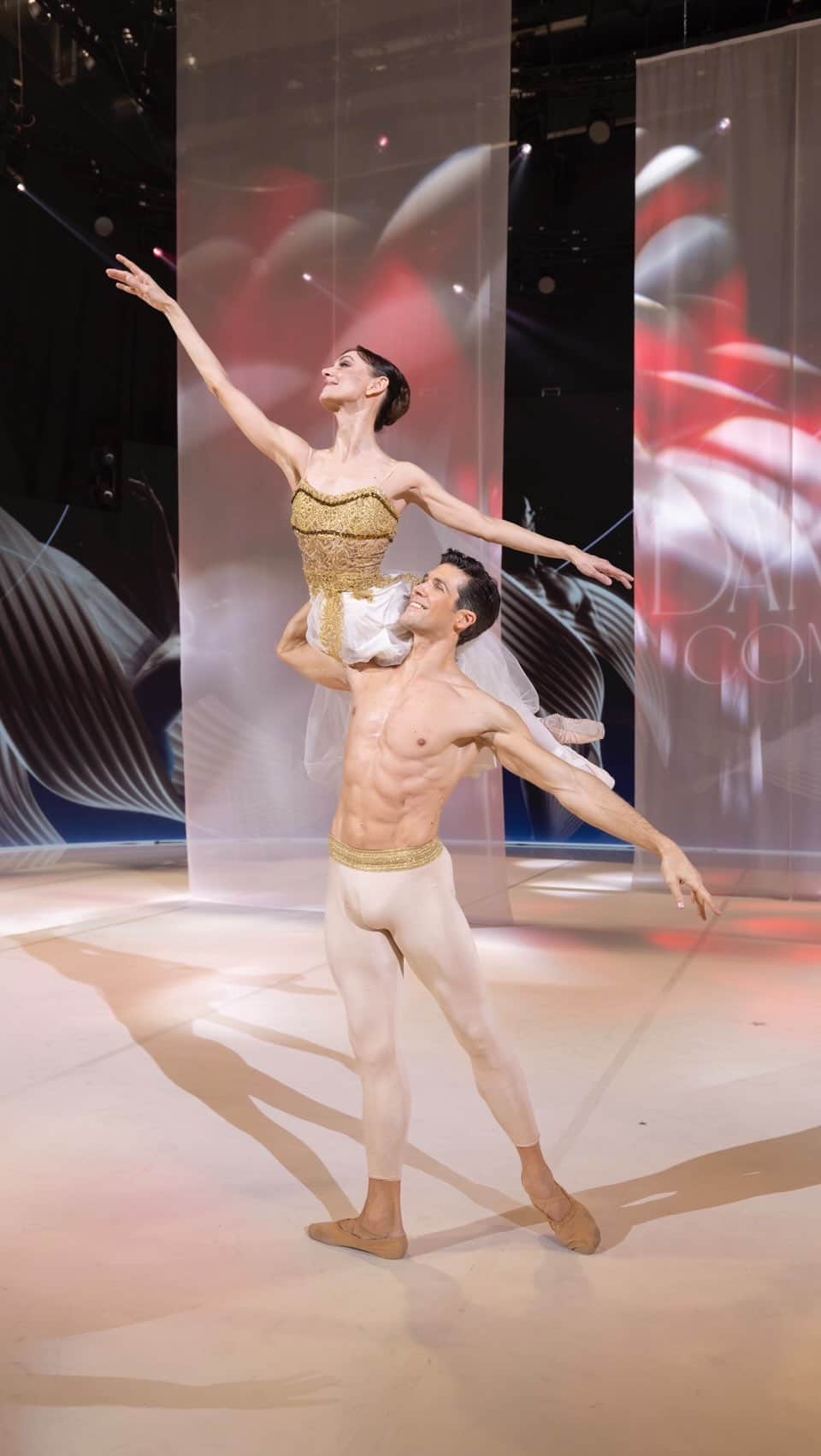 ロベルト・ボッレのインスタグラム：「Thais #rolandpetit @maria.eichwald @rai1official #danzaconme @raiplay_official ❤️ @giuseppegibboni #benedettadesimone @guttusofab @luigi.bonino」