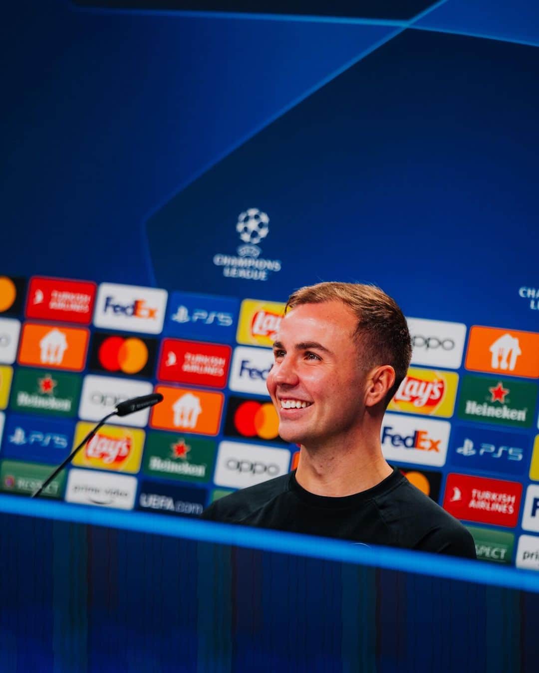マリオ・ゲッツェのインスタグラム：「Champions League Countdown 🔛  Talked tactics with our coach on today’s press conference. We’re ready for @officialsscnapoli 🔥」