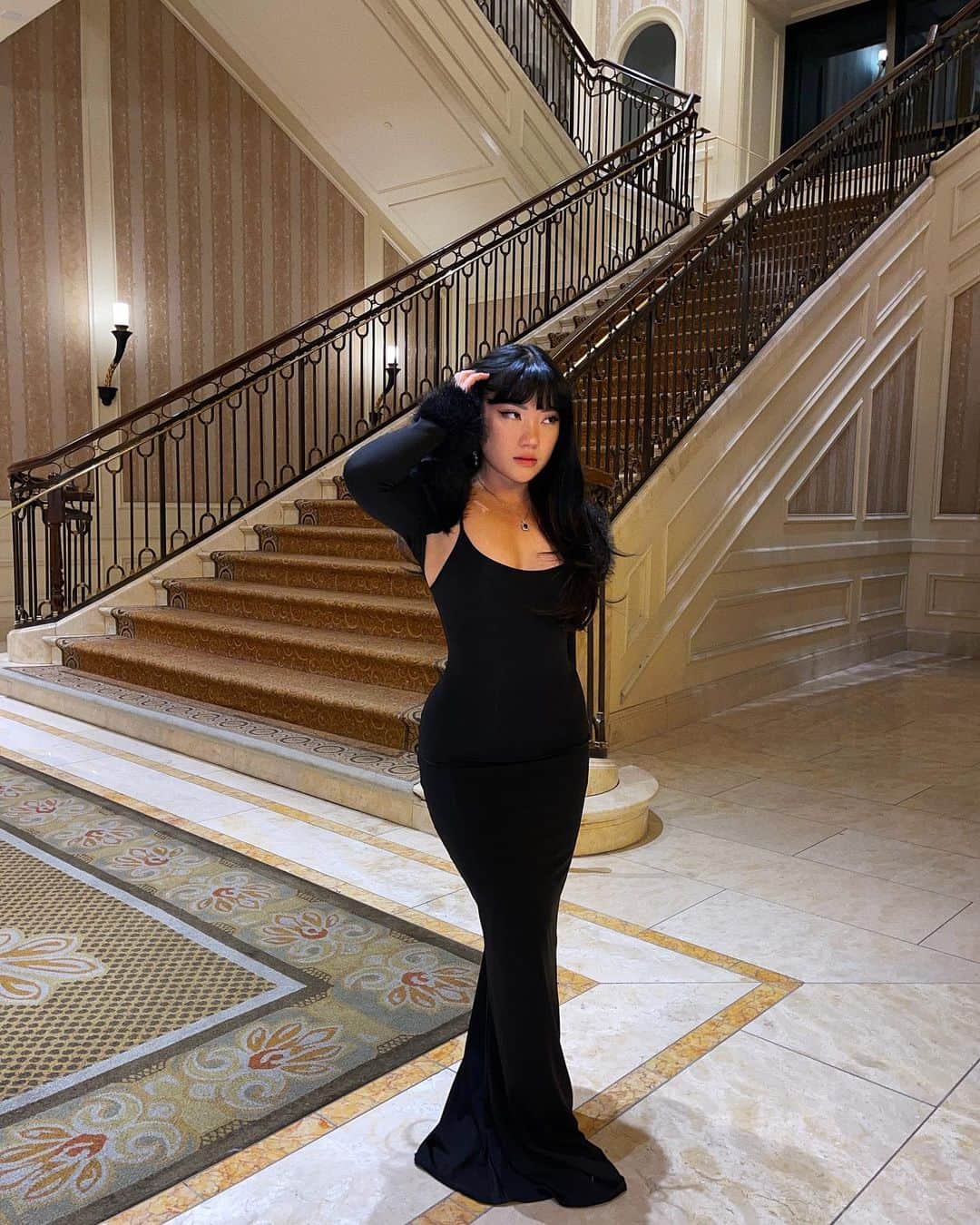 Marycakeのインスタグラム：「channeling the 🕴🏽 emoji ~ describe your perfect date day? mine would be a daytime hike, spa + massage, and postmated dinner 🥡」