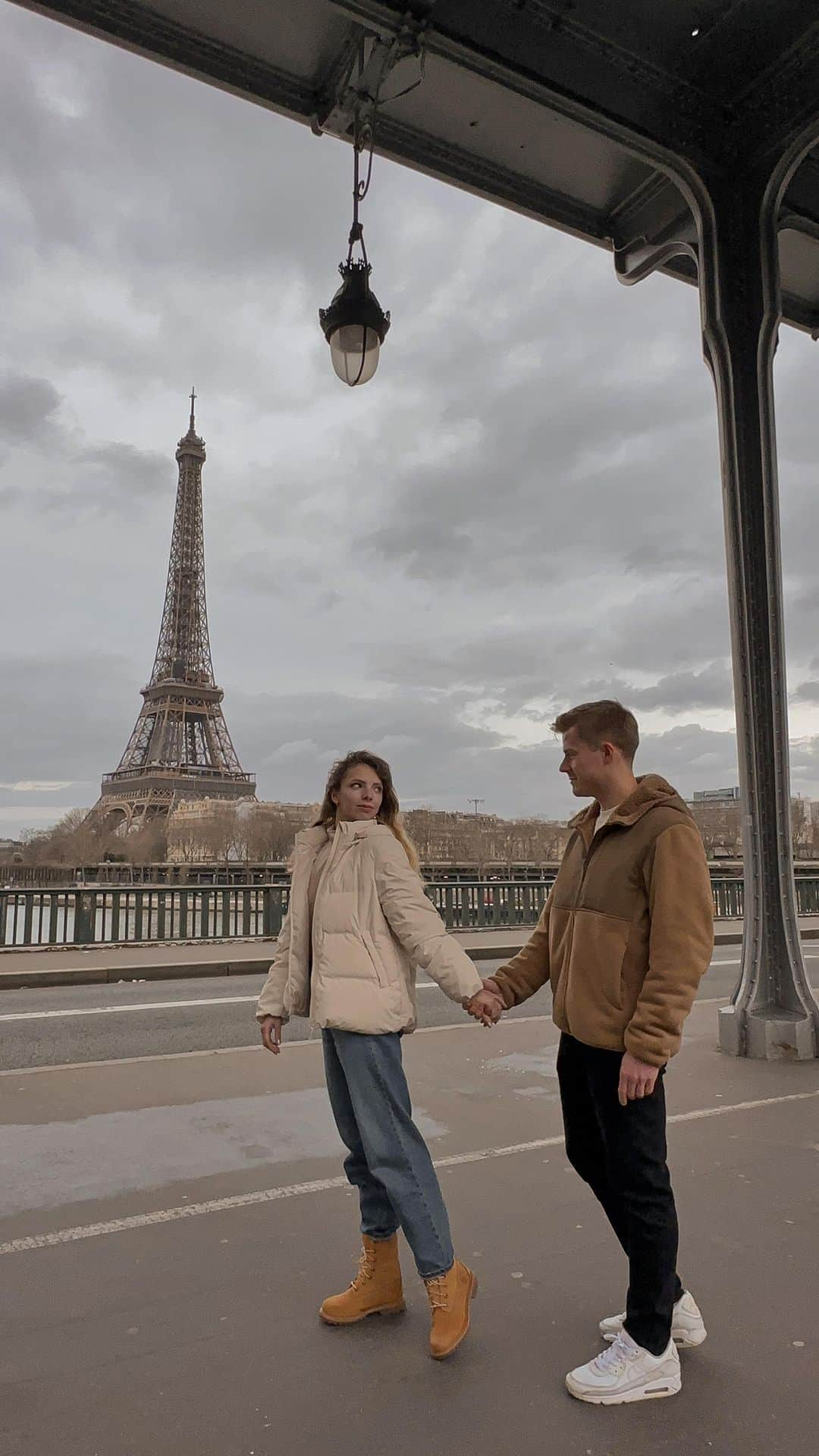 イワン・ビッチのインスタグラム：「••• La vie en rose💞  #paris#france#pariscouple#eiffeltower #travel#work#workandtravel#couple#travelcouple#love#lovestory#happy#life#lifeisgood#traveluscouples#couplestravelgoals#GlobeCouples#creativetravelcouples#mytravelcouple#travelustcouples」