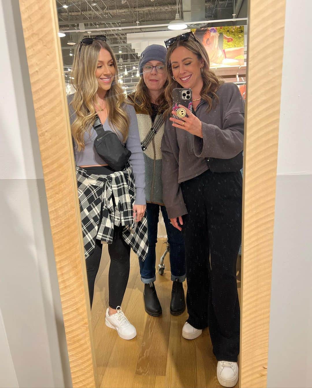 Tracy and Stefanieのインスタグラム：「Weekends are better with pizza, ice cream, dogs, and sisters. We should put that on a shirt. 🍕🍦🐶👩🏻‍🦰👩🏼‍🦱👱🏻‍♀️drop your fave thing from the weekend ✨」