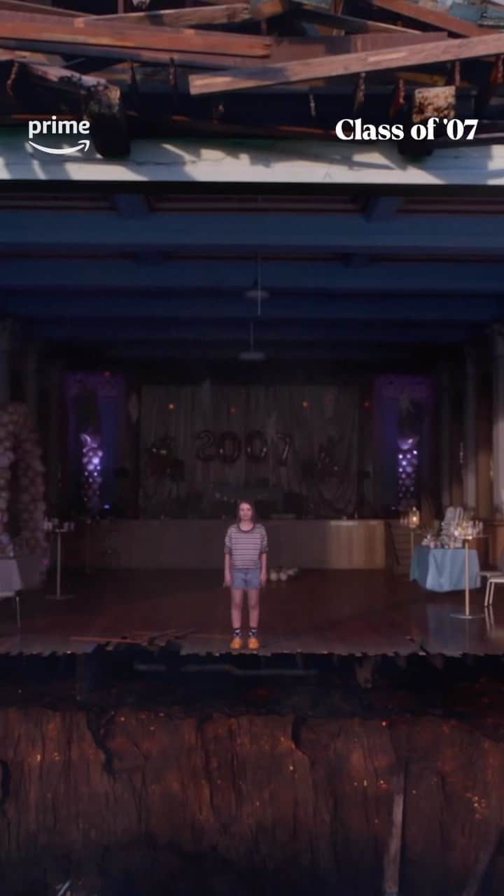 エミリー・ブラウニングのインスタグラム：「HERE SHE IS!!! First trailer for Class of 07 has me so hyped up I might pass away! It’s out on Prime Video everywhere March 17th now forward this to 30 ppl in the next 5 minutes or you will be hexed probably 😃✨ #classof07」