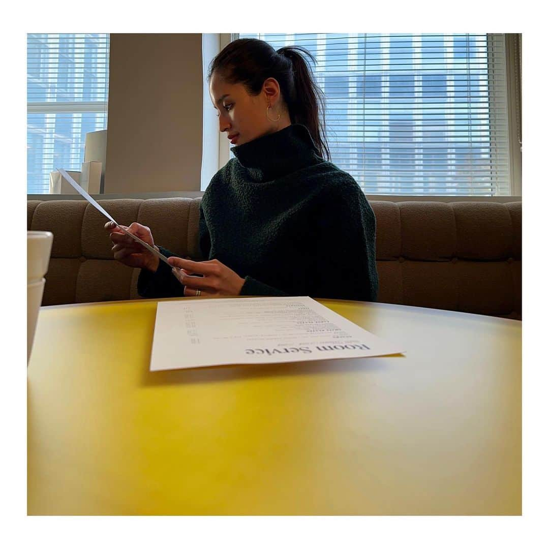 Ennaさんのインスタグラム写真 - (EnnaInstagram)「In London🇬🇧  Me-time (with husband😂)❤️  #sandersonhotel #london #mama #3kidsmom #vacation #philipstarck」2月21日 5時39分 - enna_81