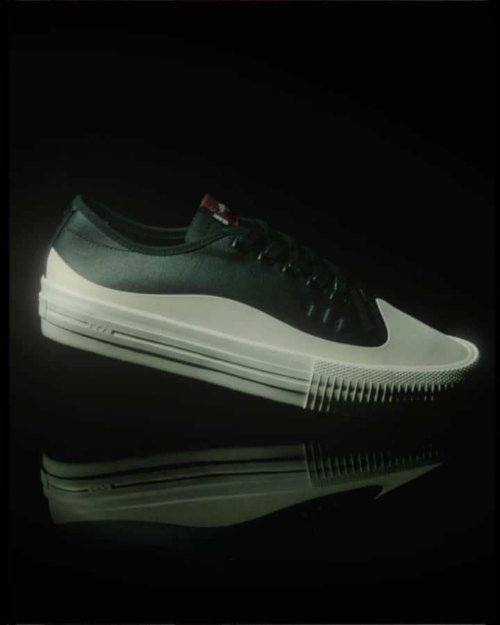 オースティン・ジレットのインスタグラム：「My new pro shoe is available now at select retailers globally and at globeskateboarding.com !!  It’s been a long road to get this shoe to a place where I can confidently say that we’ve made something original to both myself and @globebrand_skateboarding . I want to thank everyone that was a part of this arduous process of dealing with my pickiness to get things just right.」