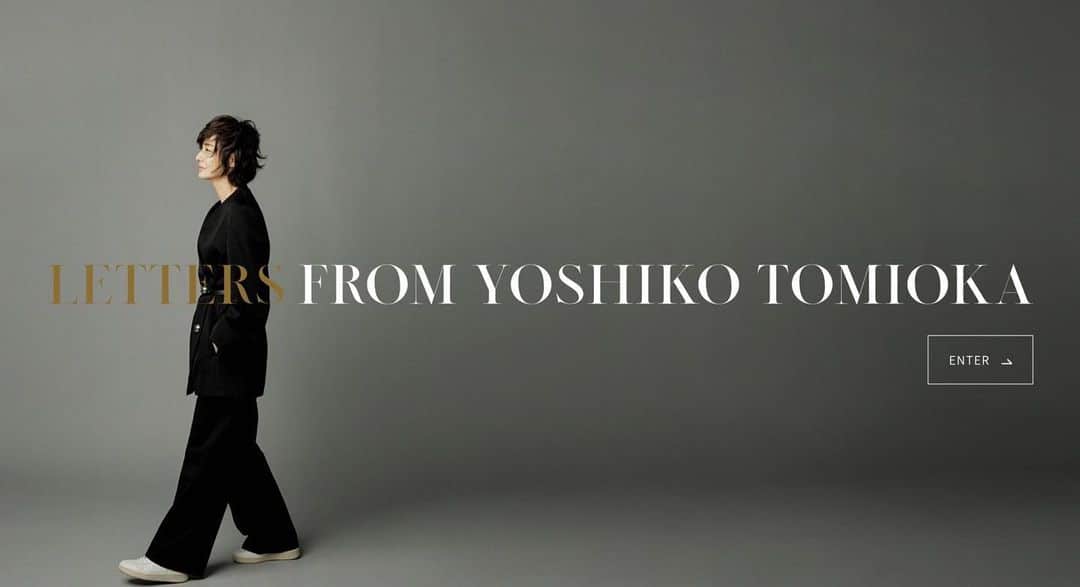 富岡佳子のインスタグラム：「【LETTERS FROM YOSHIKO  TOMIOKA】よりお知らせいたします。 第３回オンラインZOOM女子会を 2月24日(金)20:00〜開催予定です。 今回は、3回限定イベントの最終回ということであえてテーマを決めず、この春のファッションや旅スタイル、休日スタイル等々皆さまとの流れに任せて楽しい会話ができましたら嬉しい限りです♡ ※ご参加に関するご質問は「LETTERS」のお問い合わせホームにお願いいたします。 スタッフよりご対応させていただきます。 後ほど「LETTERS」を更新いたしますね！」