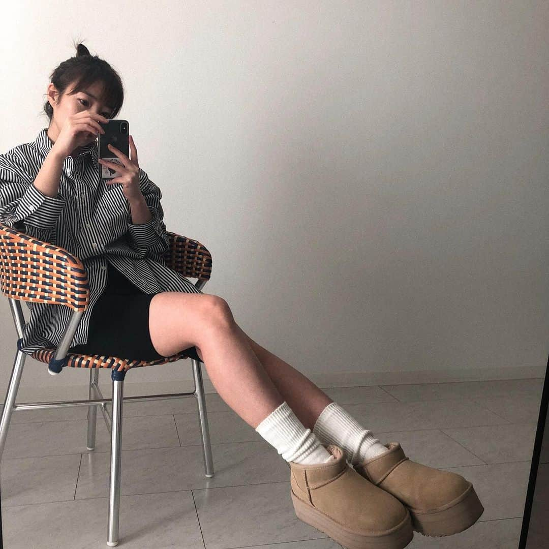 安倍実香のインスタグラム：「🥾💕 #ugg #ムートンブーツ #シャツコーデ」