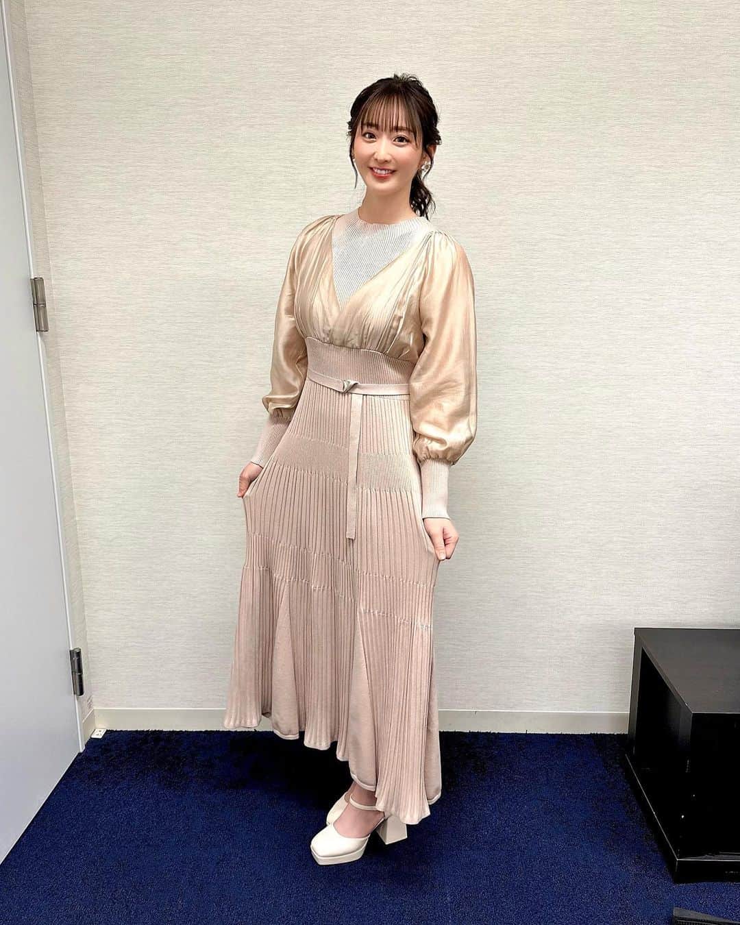 長崎望未のインスタグラム：「.  みんなのスポーツ @minspo_tvtokyo   いよいよ今週の土日で最後です☺️🫱🏻‍🫲🏽  今回の衣装は @mercuryduo_com  でした☺️  すごく大人っぽくて これまたかわちい感じと なっておりますっ😙🫶🏻  ほんと、一ヶ月あっという間ですね！  あと少しですが楽しんでがんばります☺️  リアタイで見れない地方の方は BSなどでも放送されてるそうなので  みんなのスポーツ  ぜひよかったら見てくださいね🥰🫱🏻‍🫲🏽  #みんなのスポーツ #みんスポ #テレビ東京 #テレ東 #mercuryduo」